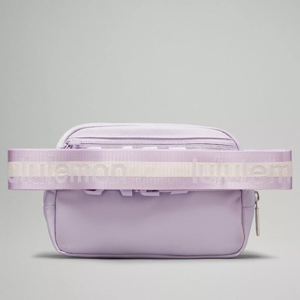 NWT Lululemon Everywhere Belt Bag 1L Wordmark - Lilac Ether - Picture 3 of 8